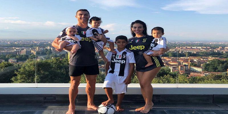 Ronaldo: Kiếm Tiền Đỉnh Nhất EURO, Giữ Tài Sản Khổng Lồ 4 Sự nghiệp quốc tế của CR7 khiến người phải ngưỡng mộ